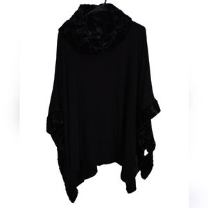 Capote S/M Bamboo Blend Faux Fur Black Poncho